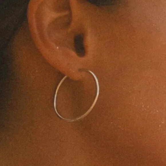 Minimalist Gold Hoop Earrings Waterproof 30mm Lightweight Hoops  Everyday - Picture 8 of 8